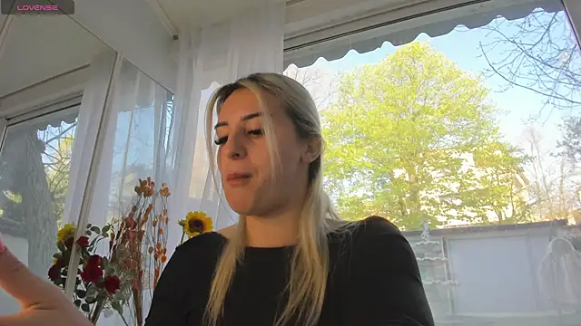 Ella Vee online show from 04-16-26, 05:30