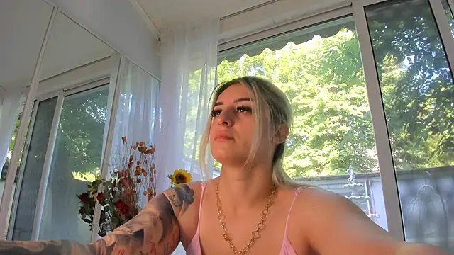 Snapshot of Ella_Vee chatting on 05-25-26, 05:46 Ella Vee online show from 05-25-26, 05:46