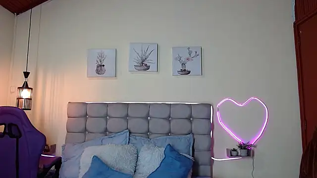  naomi s online show from 07-11-26, 01:47