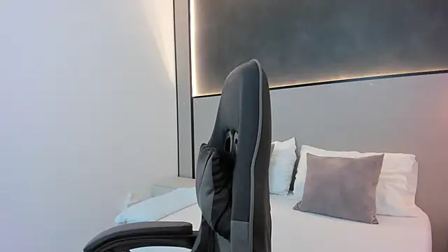 desireee  online show from 10-20-25, 12:16