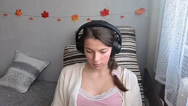 CutieAnny online show from 10-30-25, 05:42