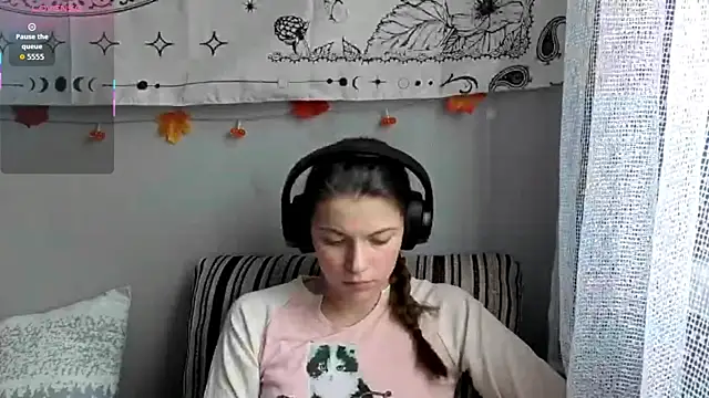 CutieAnny online show from 11-29-25, 06:27