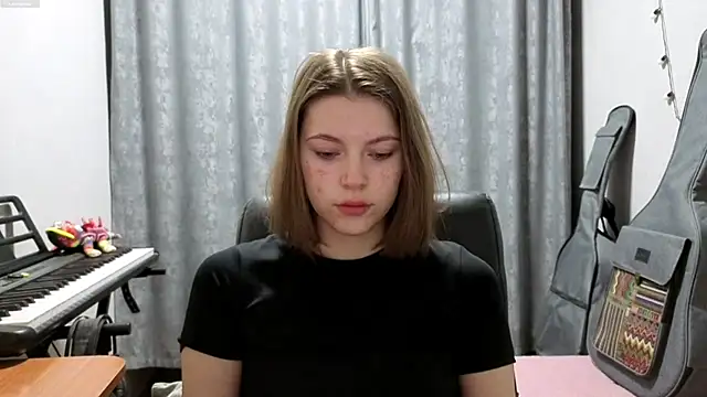Snapshot of CutieAnny chatting on 05-13-26, 08:16 CutieAnny online show from 05-13-26, 08:16