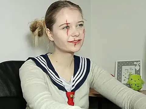 Snapshot of LydiaYoung chatting on 10-31-25, 07:15 LydiaYoung online show from 10-31-25, 07:15