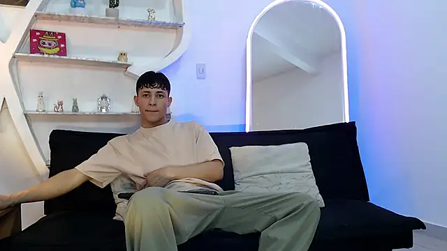 Snapshot of GRETTY_BOYS chatting on 09-19-25, 01:18 GRETTY BOYS online show from 09-19-25, 01:18