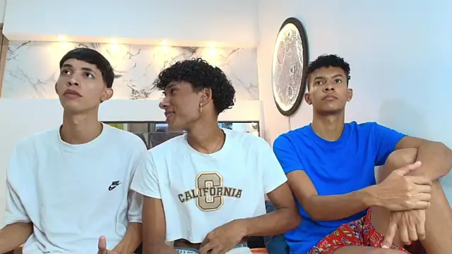Snapshot of LONDON_BOYS1 chatting on 10-05-25, 01:15 LONDON BOYS1 online show from 10-05-25, 01:15