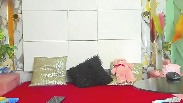 Snapshot of ZoeeGuzman chatting on 10-15-25, 07:25 ZoeeGuzman online show from 10-15-25, 07:25