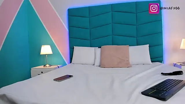  mia foxx online show from 09-10-25, 08:20