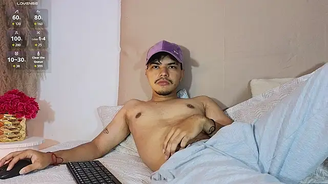 Snapshot of Snowlann chatting on 11-04-25, 01:10 Snowlann online show from 11-04-25, 01:10