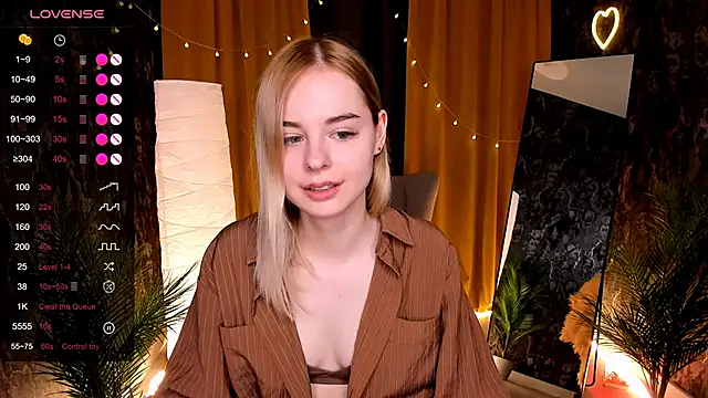 Snapshot of LillianShine chatting on 04-26-26, 07:50 LillianShine online show from 04-26-26, 07:50
