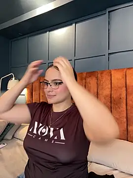 Tayler Kim online show from 03-24-26, 04:45