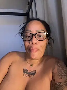 sugarsweetie8000 online show from 09-22-25, 08:55