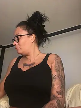 sugarsweetie8000 online show from 09-23-25, 08:56