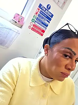 sugarsweetie8000 online show from 11-02-25, 09:00