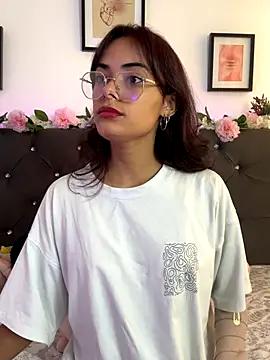 Im Lyan online show from 11-22-25, 03:11