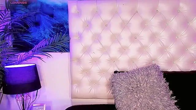 Valeria Swett  online show from 06-27-26, 12:04