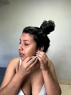  Chloe Smith online show from 12-15-25, 02:10