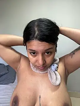  Chloe Smith online show from 12-17-25, 02:45