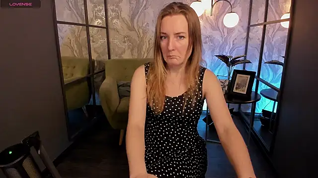 MeggySun online show from 11-17-25, 01:39