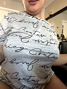 Snapshot of latina_curvy22 chatting on 11-23-25, 11:15 latina curvy22 online show from 11-23-25, 11:15