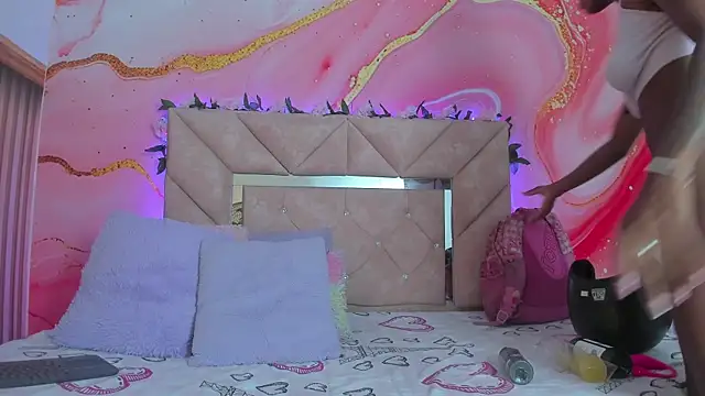 Taylor oriana  online show from 11-04-25, 10:58