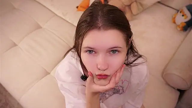 Snapshot of LynHillaire chatting on 10-02-25, 11:06 LynHillaire online show from 10-02-25, 11:06