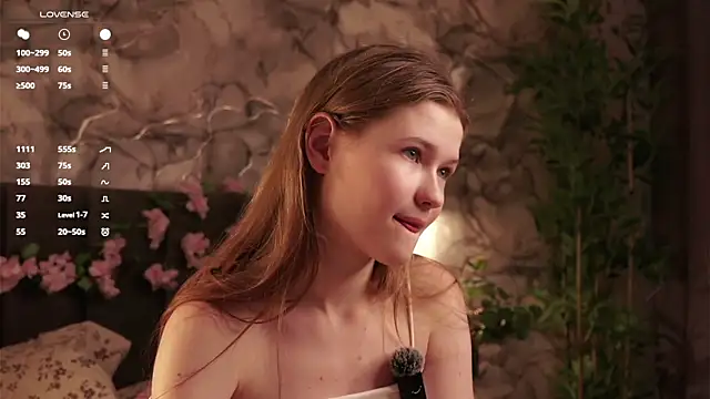 Snapshot of LynHillaire chatting on 06-12-26, 12:48 LynHillaire online show from 06-12-26, 12:48