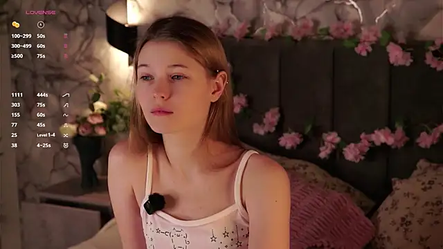 Snapshot of LynHillaire chatting on 07-12-26, 04:20 LynHillaire online show from 07-12-26, 04:20