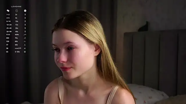Snapshot of LynHillaire chatting on 07-29-26, 01:37 LynHillaire online show from 07-29-26, 01:37