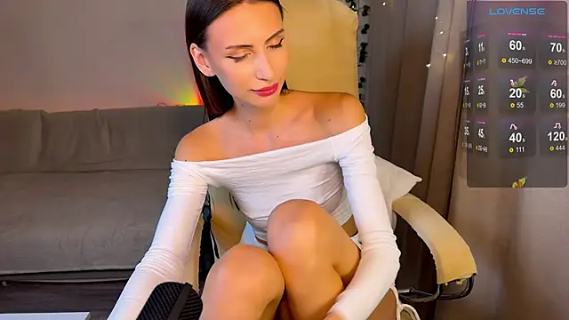 Snapshot of EmmyBell_ chatting on 09-25-25, 05:05 EmmyBell online show from 09-25-25, 05:05