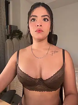 Snapshot of Sara-Evans chatting on 11-13-25, 12:20 Sara-Evans online show from 11-13-25, 12:20