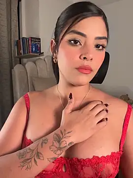 Snapshot of Sara-Evans chatting on 12-14-25, 01:11 Sara-Evans online show from 12-14-25, 01:11