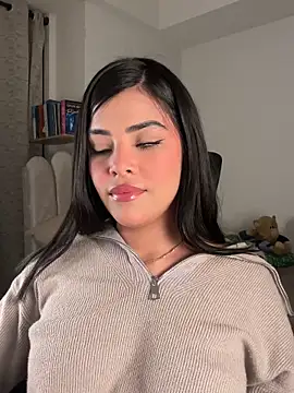 Snapshot of Sara-Evans chatting on 12-17-25, 12:38 Sara-Evans online show from 12-17-25, 12:38