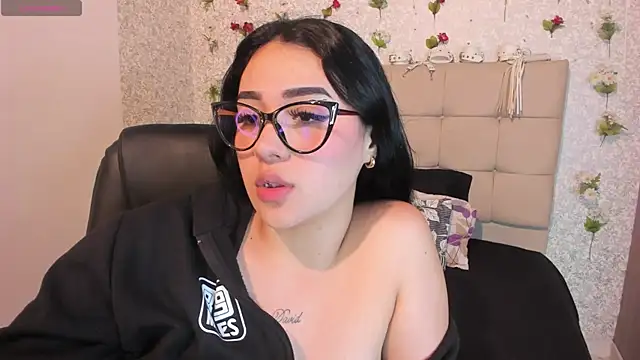 Snapshot of Scarlett_Hot7 chatting on 09-25-25, 04:27 Scarlett Hot7 online show from 09-25-25, 04:27