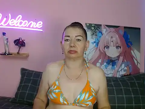 Snapshot of estefania_34 chatting on 10-11-25, 08:18 estefania 34 online show from 10-11-25, 08:18