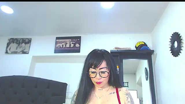 Snapshot of Vicky_hotmilf chatting on 09-19-25, 11:11 Vicky hotmilf online show from 09-19-25, 11:11