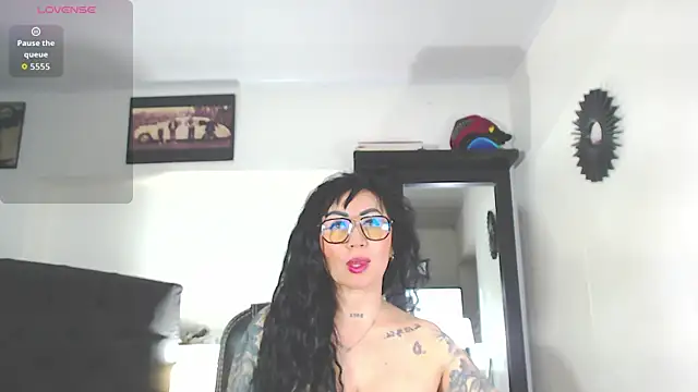 Snapshot of Vicky_hotmilf chatting on 10-09-25, 11:19 Vicky hotmilf online show from 10-09-25, 11:19