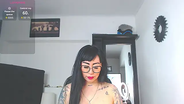 Vicky hotmilf online show from 04-10-26, 11:04