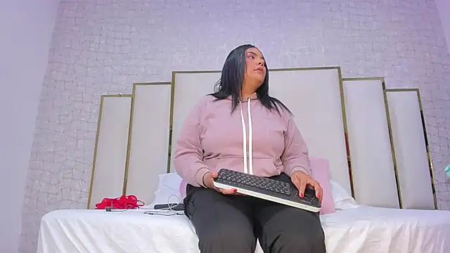 Mia and lexy online show from 12-17-25, 03:12