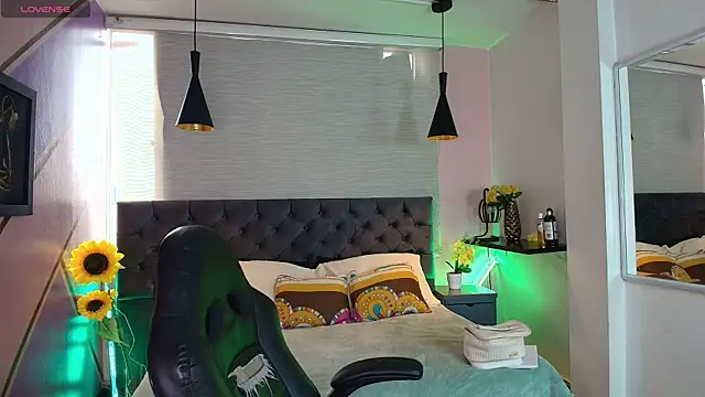 Annie Lii online show from 12-03-25, 01:09