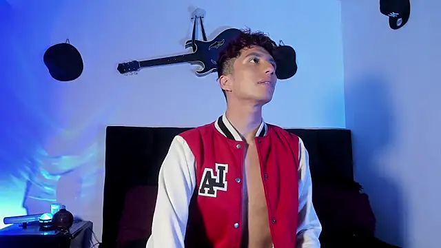 mhatias  online show from 02-18-26, 01:56