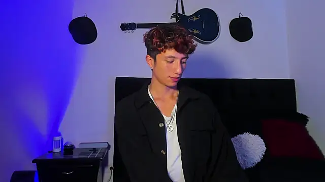 mhatias  online show from 04-12-26, 05:01