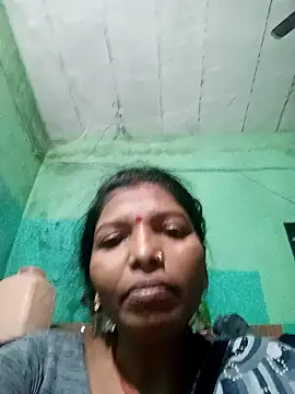 Snapshot of Jivika_Jaiswal chatting on 11-06-25, 12:33 Jivika Jaiswal online show from 11-06-25, 12:33