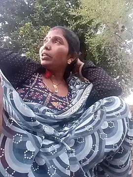 Snapshot of Jivika_Jaiswal chatting on 11-11-25, 11:54 Jivika Jaiswal online show from 11-11-25, 11:54