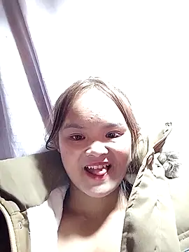 xinhxinhcute online show from 12-04-25, 12:03