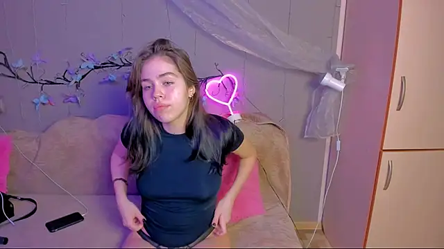 Kitty Mila online show from 12-15-25, 11:47