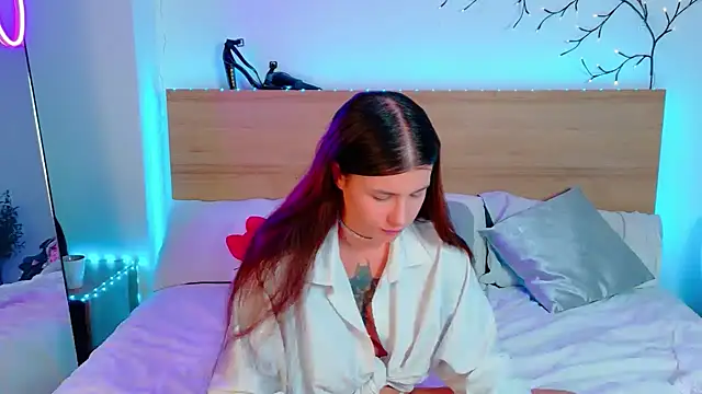 Bella Davis love online show from 10-30-25, 09:37