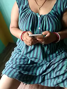 Snapshot of desi_boudi87 chatting on 04-20-26, 06:38 desi boudi87 online show from 04-20-26, 06:38