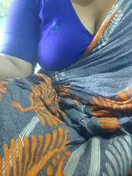 Snapshot of desi_boudi87 chatting on 05-10-26, 05:45 desi boudi87 online show from 05-10-26, 05:45