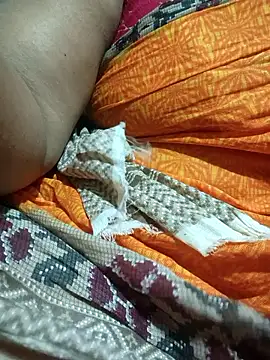 Snapshot of desi_boudi87 chatting on 05-20-26, 06:14 desi boudi87 online show from 05-20-26, 06:14
